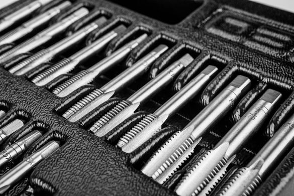 Neo Tools 84-246 Набор плашек и метчиков, 31 ед. (84-246) 84-246 фото