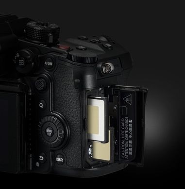Panasonic Цифровая фотокамера DC-GH6 Body (DC-GH6EE) DC-GH6EE фото